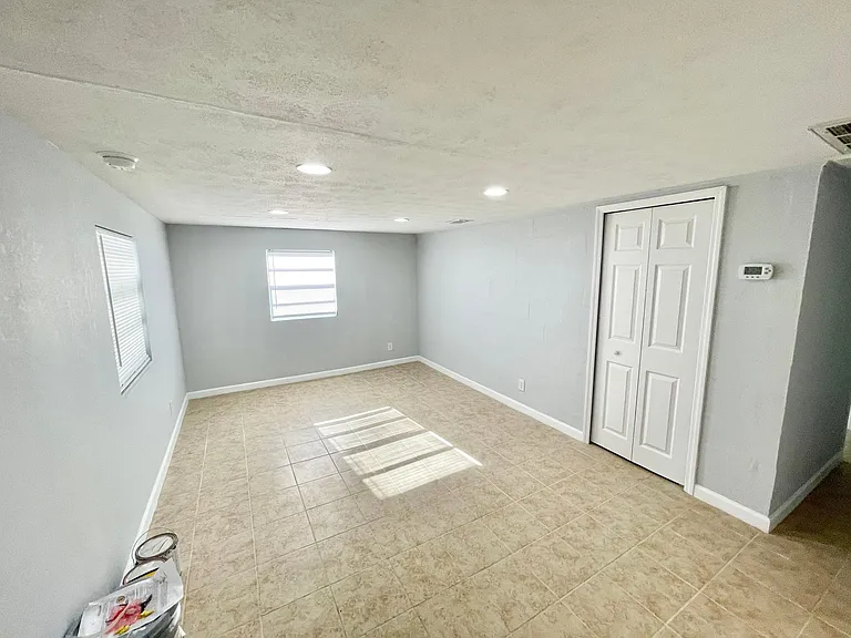 7804 Empire Ave — Photo 5