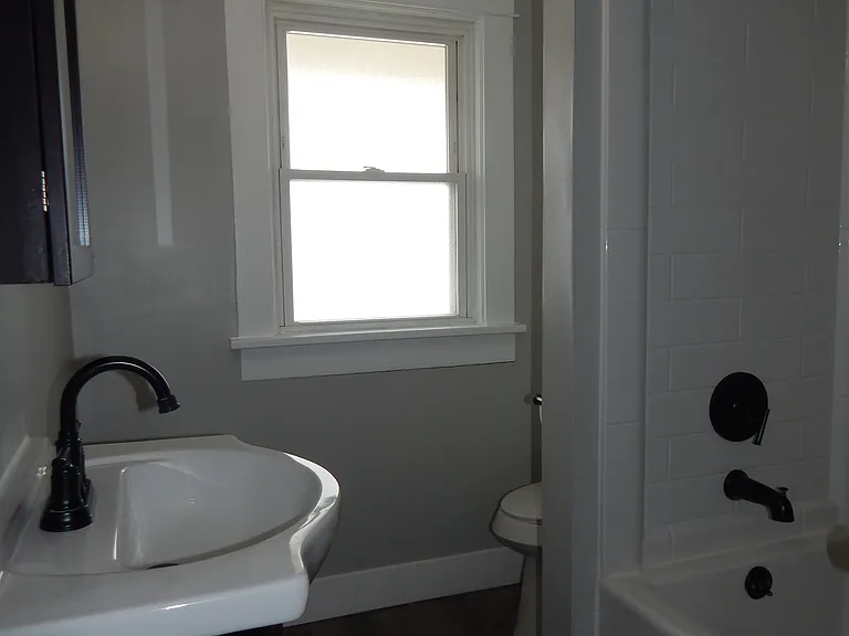 210 Roslyn Ave NW — Photo 15