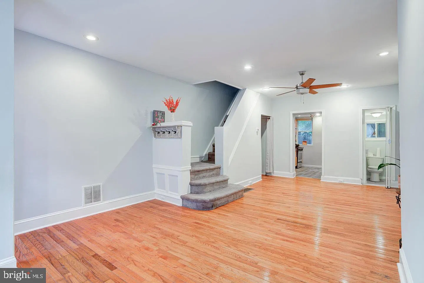 3 bed, 1.5 bath, 1114 sqft, $1,725 — Photo 2