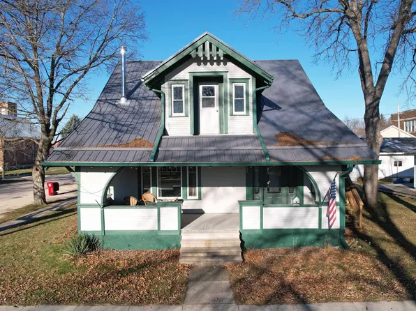 402 State St, Clermont, IA 52135