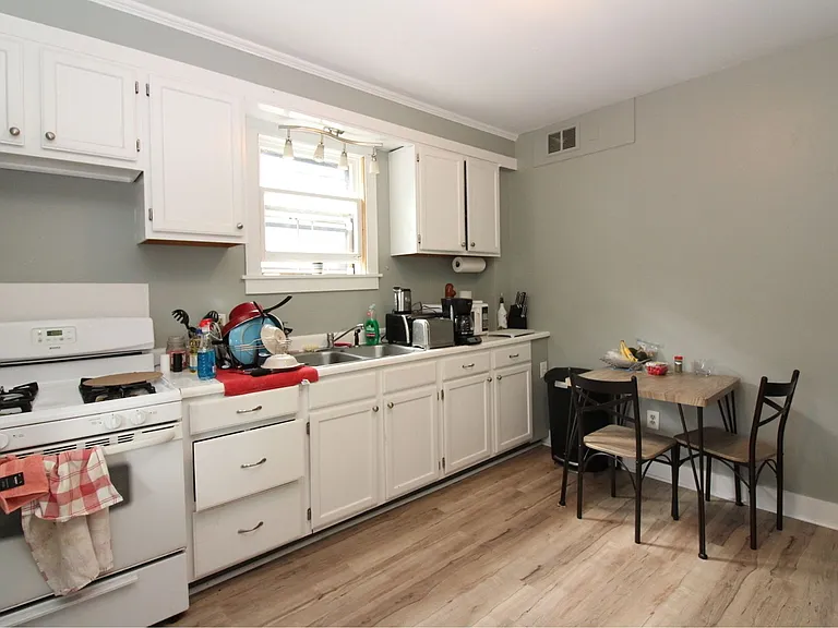224-226 Pine St — Photo 11