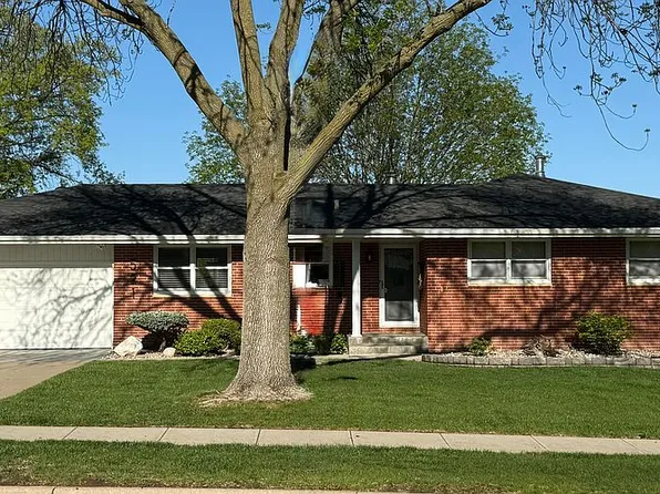 521 Cottonwood Dr, Lincoln, NE 68510