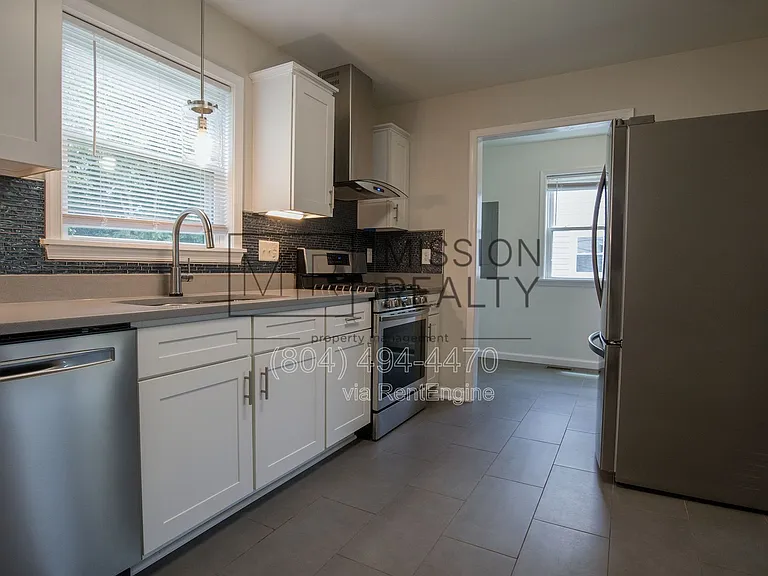5205 Scott St — Photo 6