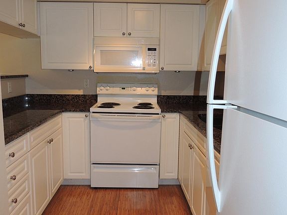 4th image of 10744 Greenwood Ave N APT 201