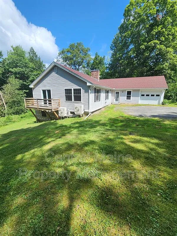 3 bed, 2.0 bath, 1800 sqft, $2,400 — Photo 2