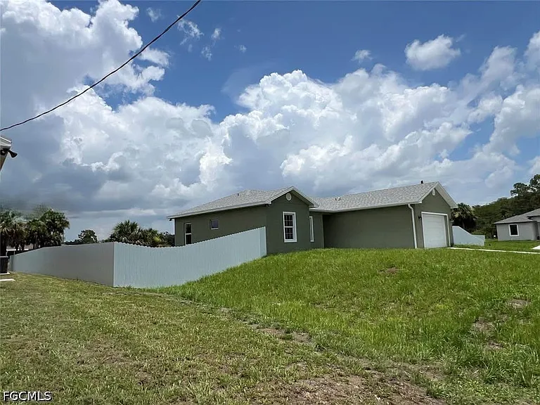 1133 Leader St — Photo 3