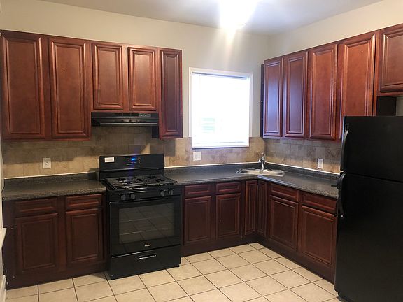 3rd image of 7621 S Emerald Ave #2