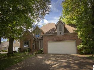 945 Lakeview Dr, Paducah, KY 42003