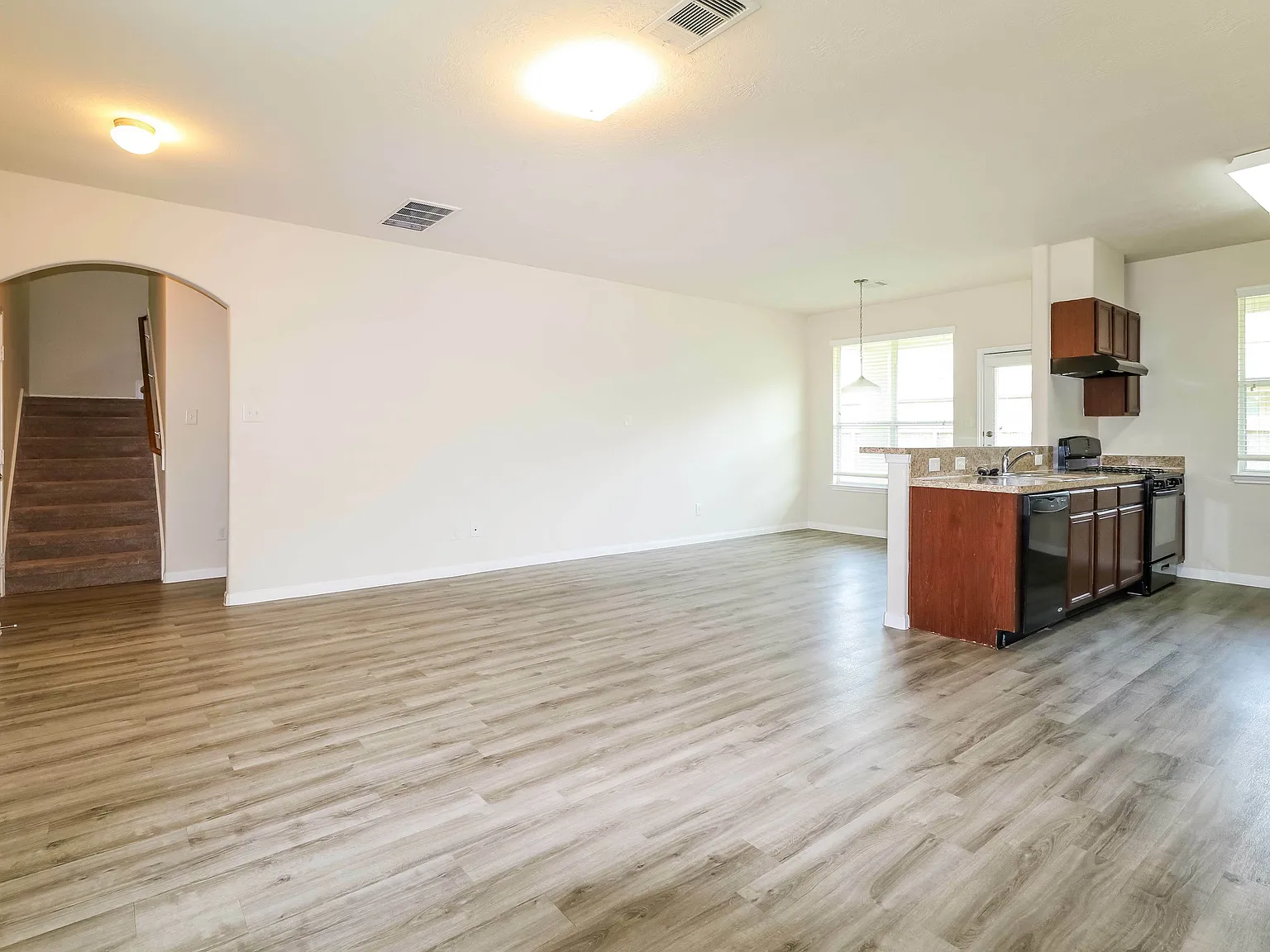 Bavaria Townhomes — Photo 4
