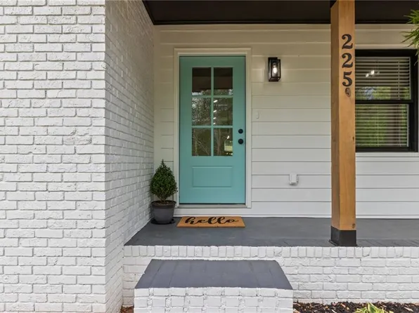 225 Valley Dr, Roswell, GA 30075