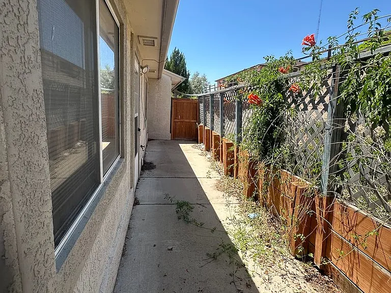 2838 Grand Falls Cir #B — Photo 18