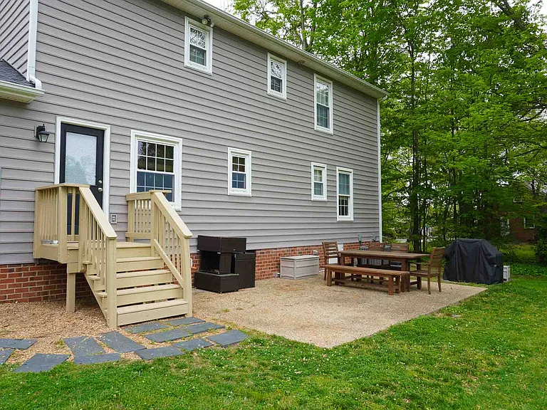 2405 Kenmore Rd — Photo 25
