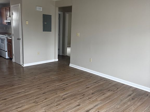 5th image of 300 Silver St APT 4