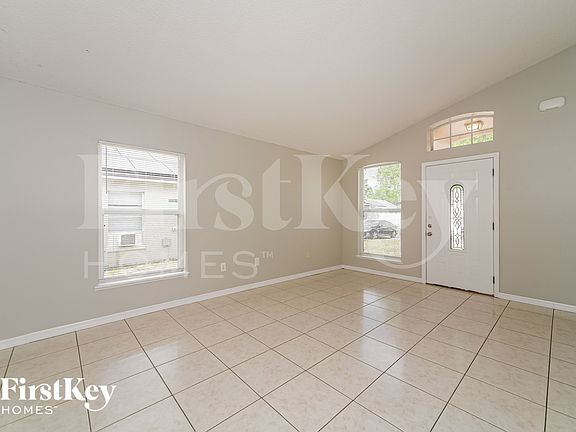 4th image of 440 Breezeway Dr
