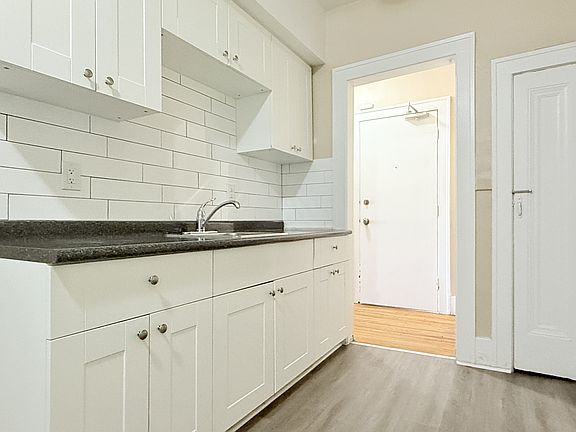 2nd image of 524 Pitt St W Unit 206