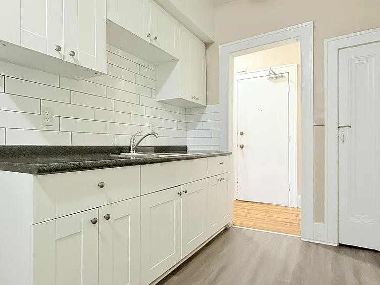 524 Pitt St W #206 — Photo 2