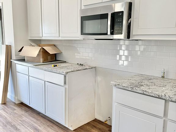 5th image of 633 Westfield Dr