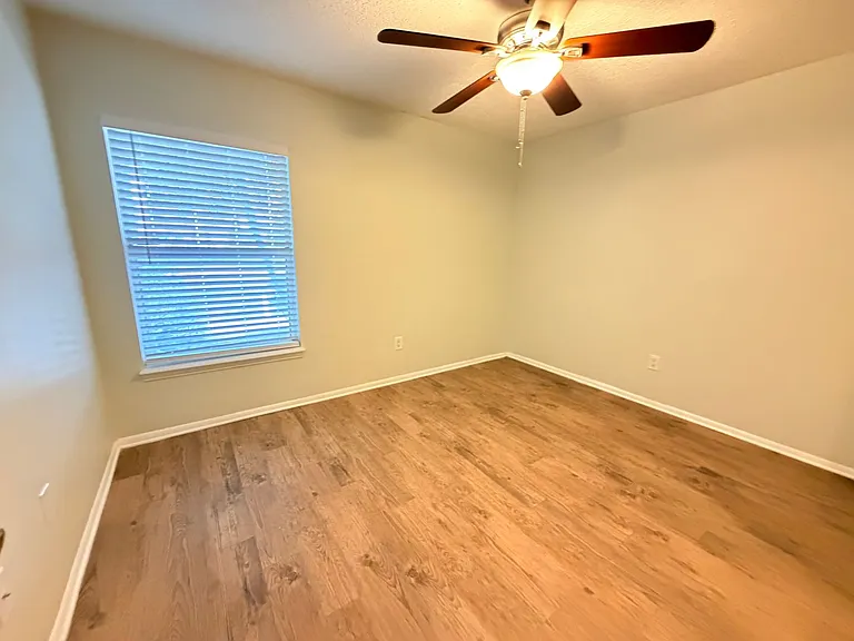 Glenbrooke Apartments — Photo 6