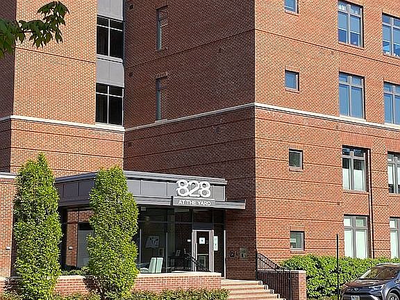 Entrance to 828