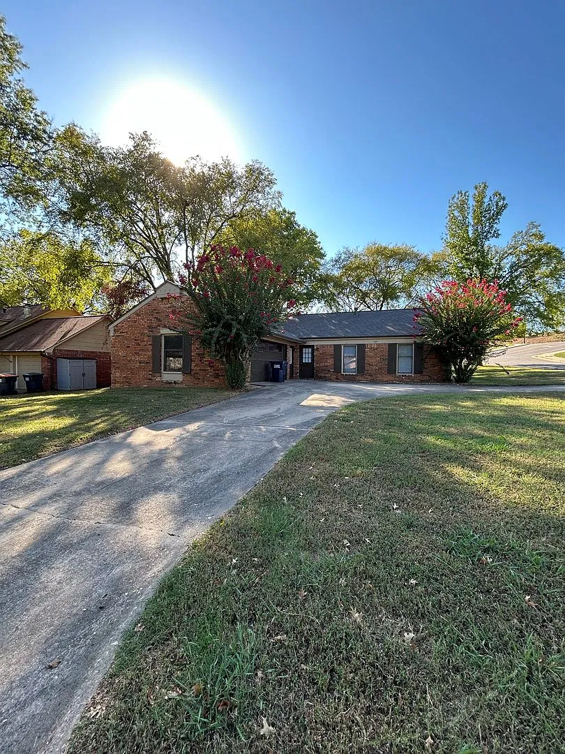 1515 N Jackson Ave — Photo 1