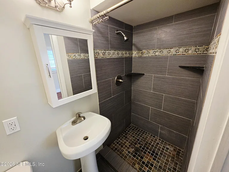 2146 Antilles Ct — Photo 18