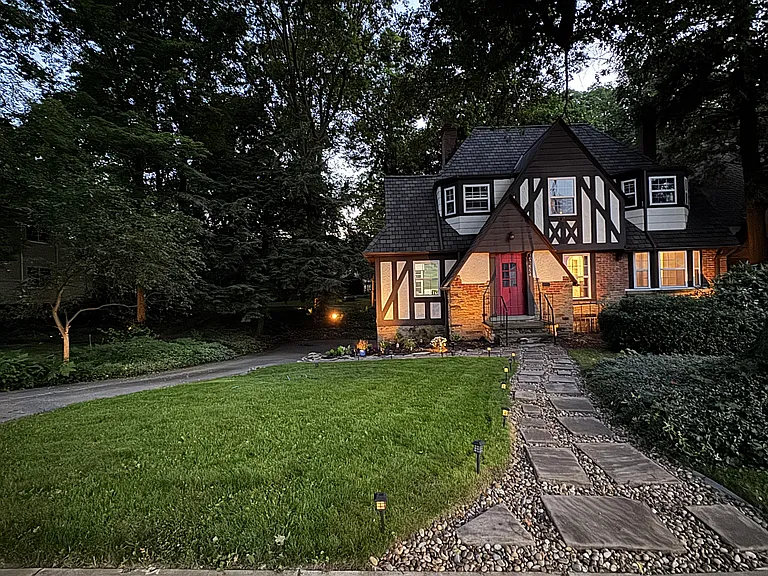 554 Greenvale Dr — Photo 5