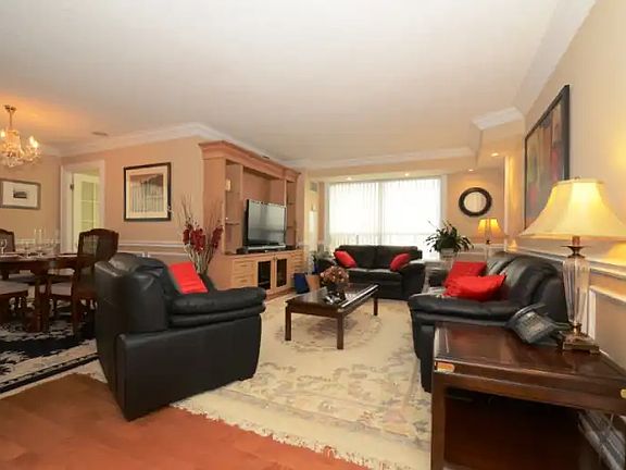 3rd image of 25 Kingsbridge Garden Cir #1517