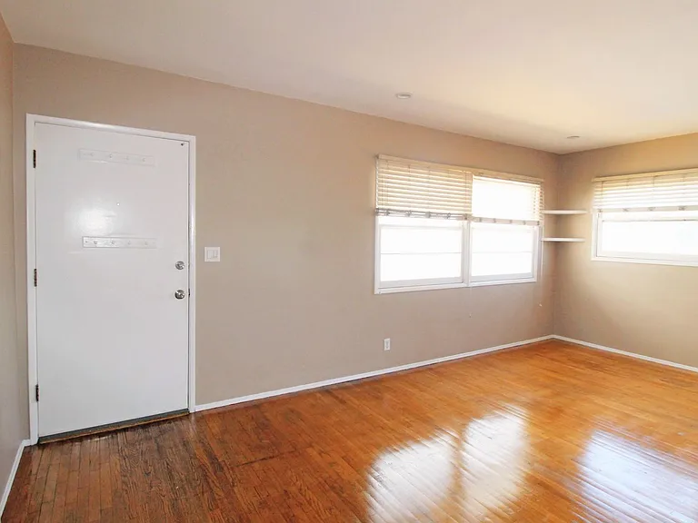 1426 Manhattan Bch Blvd — Photo 2