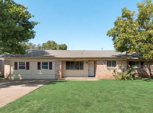 1112 Davis St, Cleburne, TX 76033