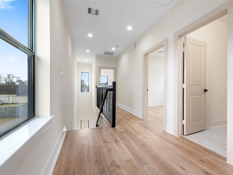 1113 Danube St — Photo 9