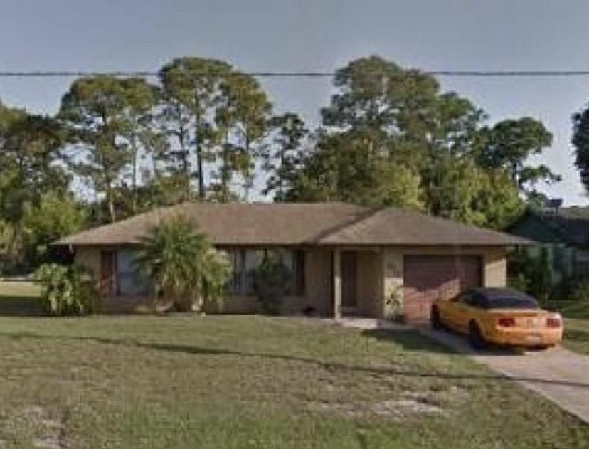 1st image of 397 SE Thornhill Dr