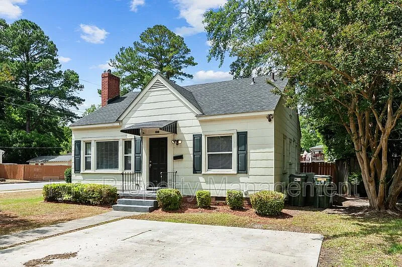 4 bed, 2.0 bath, 1400 sqft, $2,600 — Photo 4