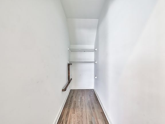 5th image of 517 N Racine Ave Ste 1