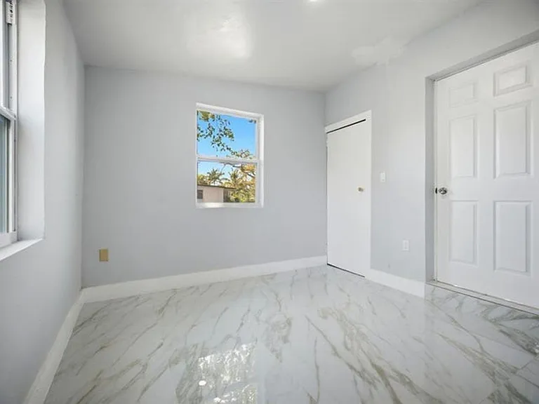 1517 NE 53rd Ct — Photo 7