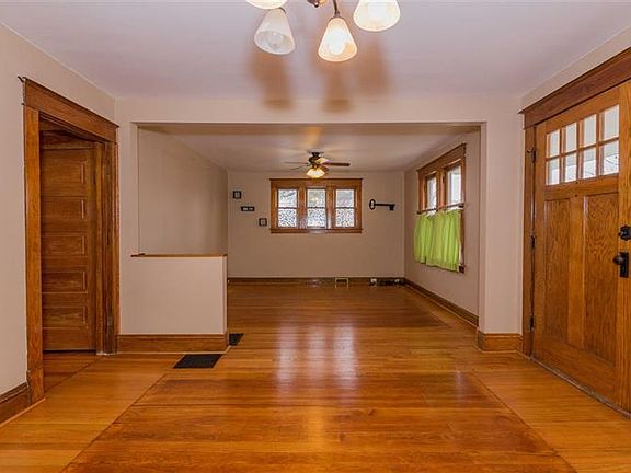 3rd image of 221 N Sunnyside Ave
