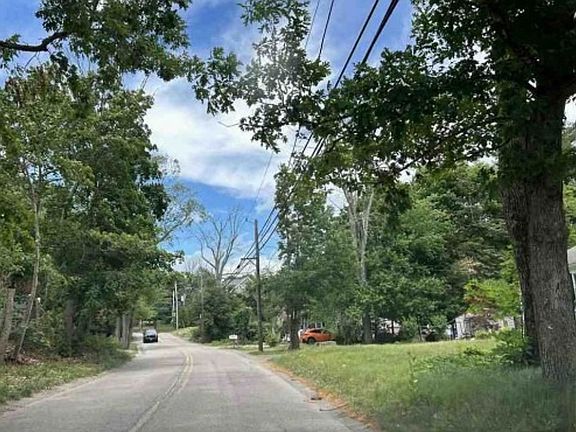 Exterior Neighborhood (street photo)