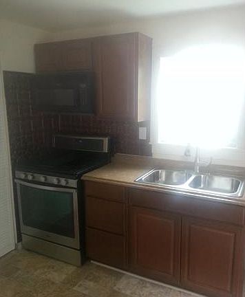 3rd image of 2606 Porter St