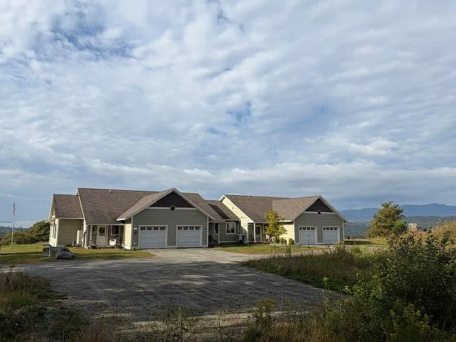 1 bed, 1.5 bath, 1200 sqft, $2,200 — Photo 2