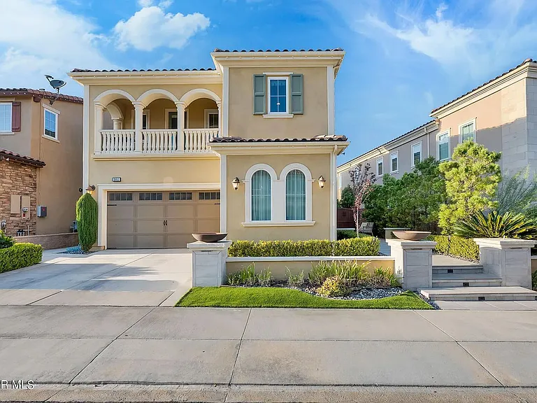 Front yard view