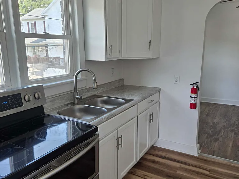 404 Walnut St #A — Photo 11