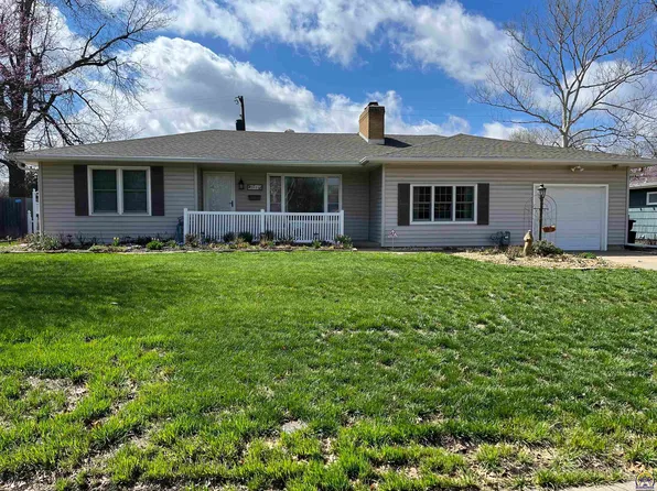 1525 SW Indian Trl, Topeka, KS 66604