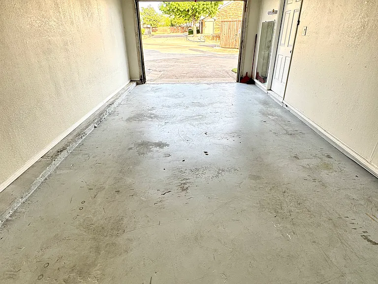 833 W Harwood Rd #F — Photo 36