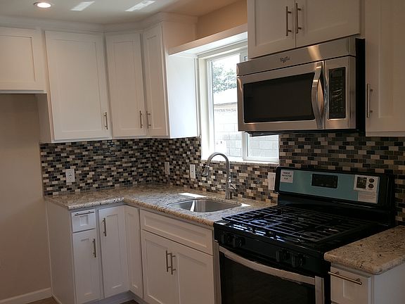 2nd image of 607 E Belmont St