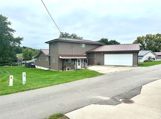 21020 265th St, Manchester, IA 52057