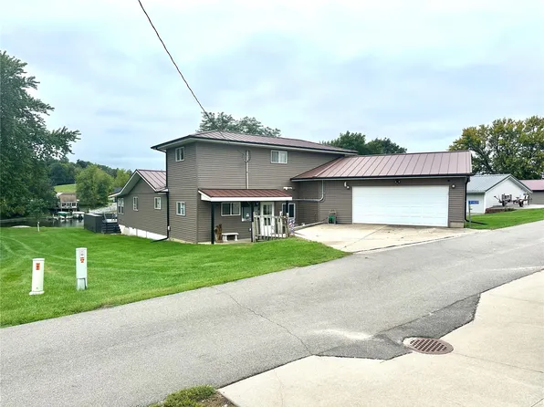 21020 265th St, Manchester, IA 52057