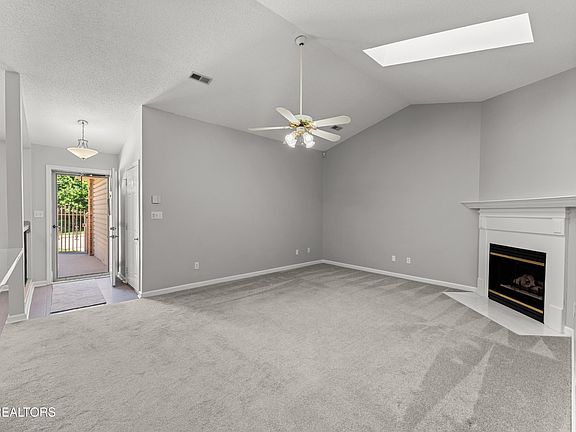 3rd image of 513 Floriade Way