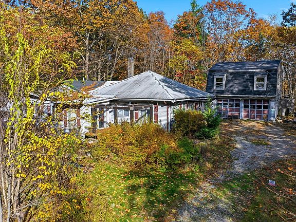 4th image of 143 Heald St