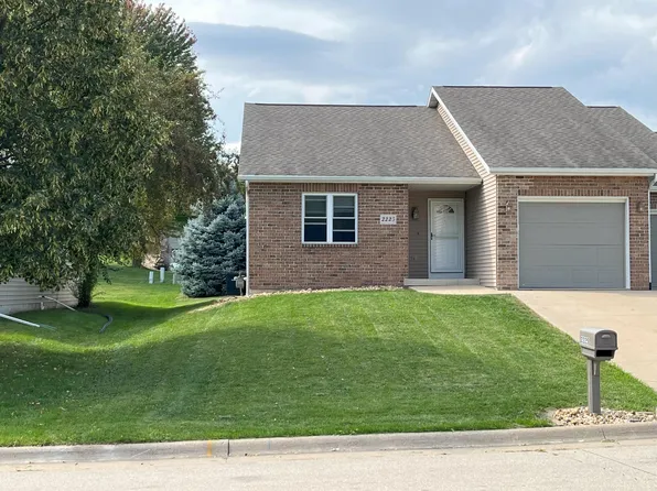 2225 Trenton Rd, Dubuque, IA 52002