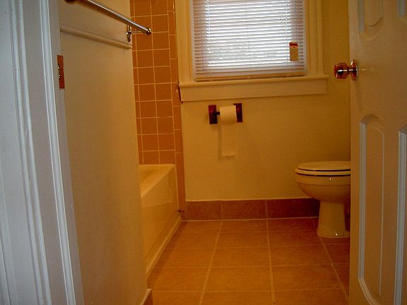 4th image of 321 W Park Ave APT B
