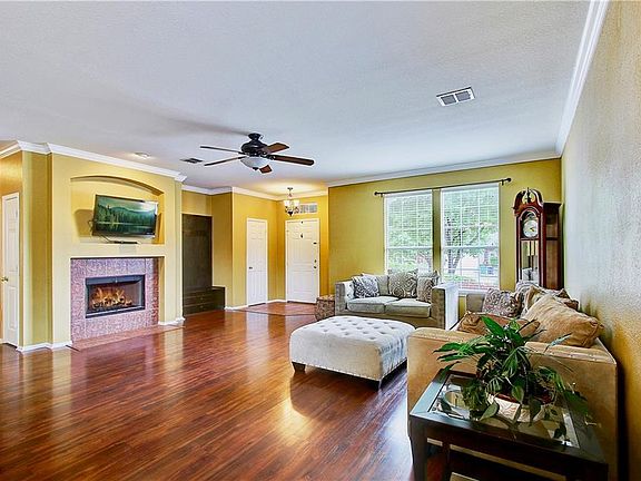 4th image of 2801 Cabot Ln
